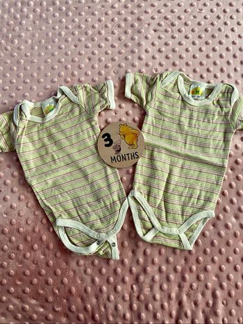 Lot de 2 bodies taille 3 mois