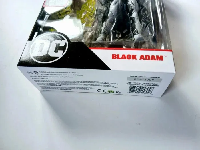 Figurine McFarlane DC Direct Page Punchers Black Adam with Comic - photo numéro 6