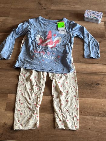 Je vend un pyjama fille taille 5 ans neuf 107-123 cm