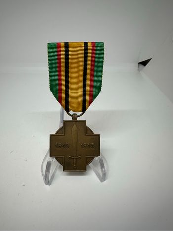510-Médaille du Combattant militaire  de la Guerre 1940-1945,