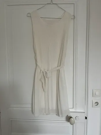Robe blanche plissée