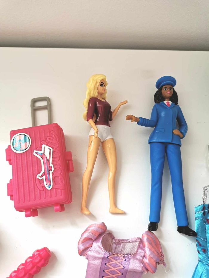 Lot accessoires et mini figurines Barbie , très bon état - photo numéro 2