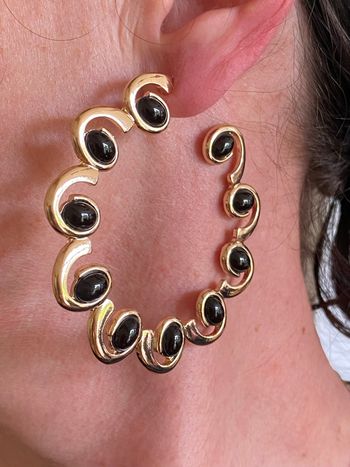 Boucles d’oreilles dorées avec strass pierres noires créoles xxl 