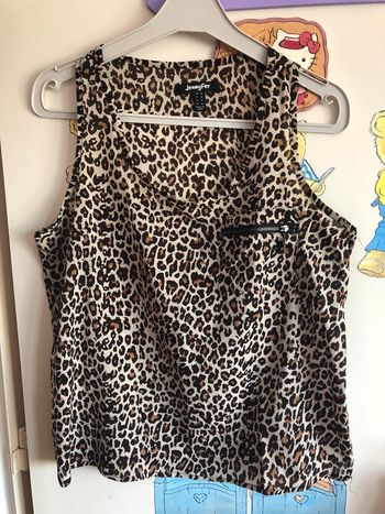 Débardeur léopard, taille M, marque Jennyfer.