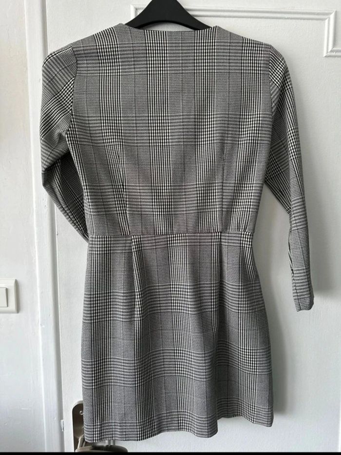 Robe courte manches longues à carreaux noir blanc taille S ZARA - photo numéro 5