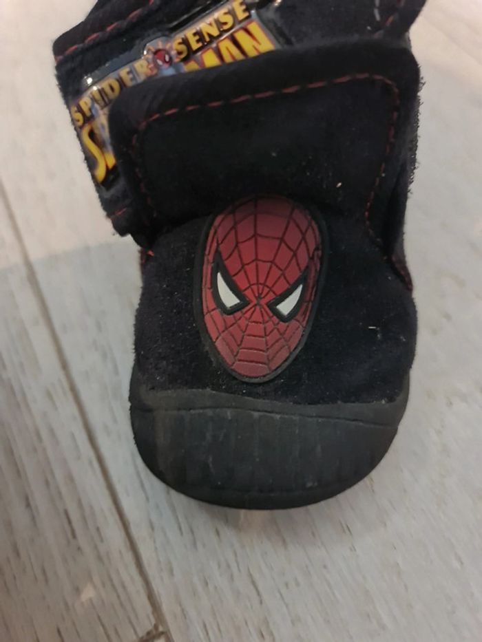 Chaussons Spidermam pointure 22 - photo numéro 8