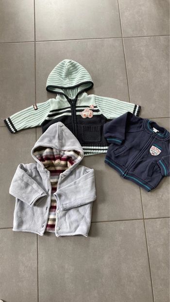 Lot ensemble vêtement garçon 6 mois manteau gilet pull