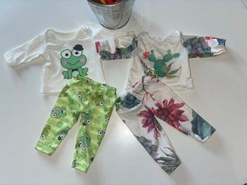 2 tenues pour poupée 30/33 cm