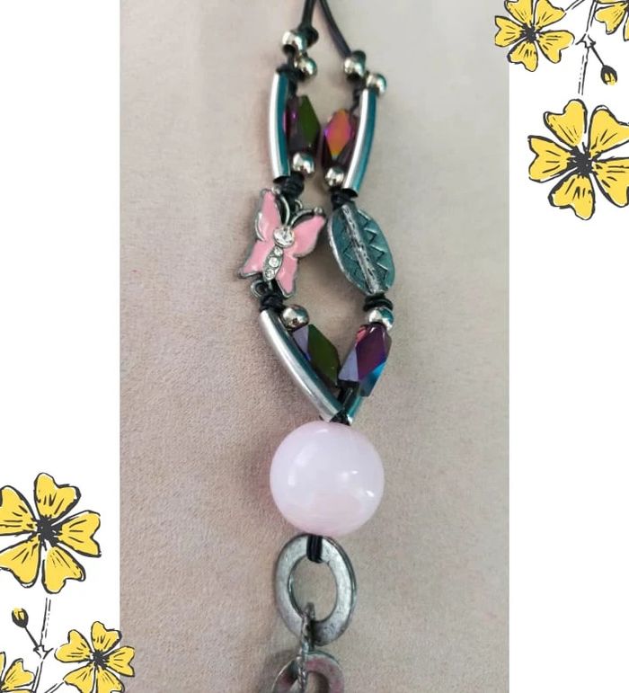 Collier Fantaisie Vintage – Pendentif Petite Fille & Pampilles Roses _ Collection Nuances de Rose - photo numéro 7