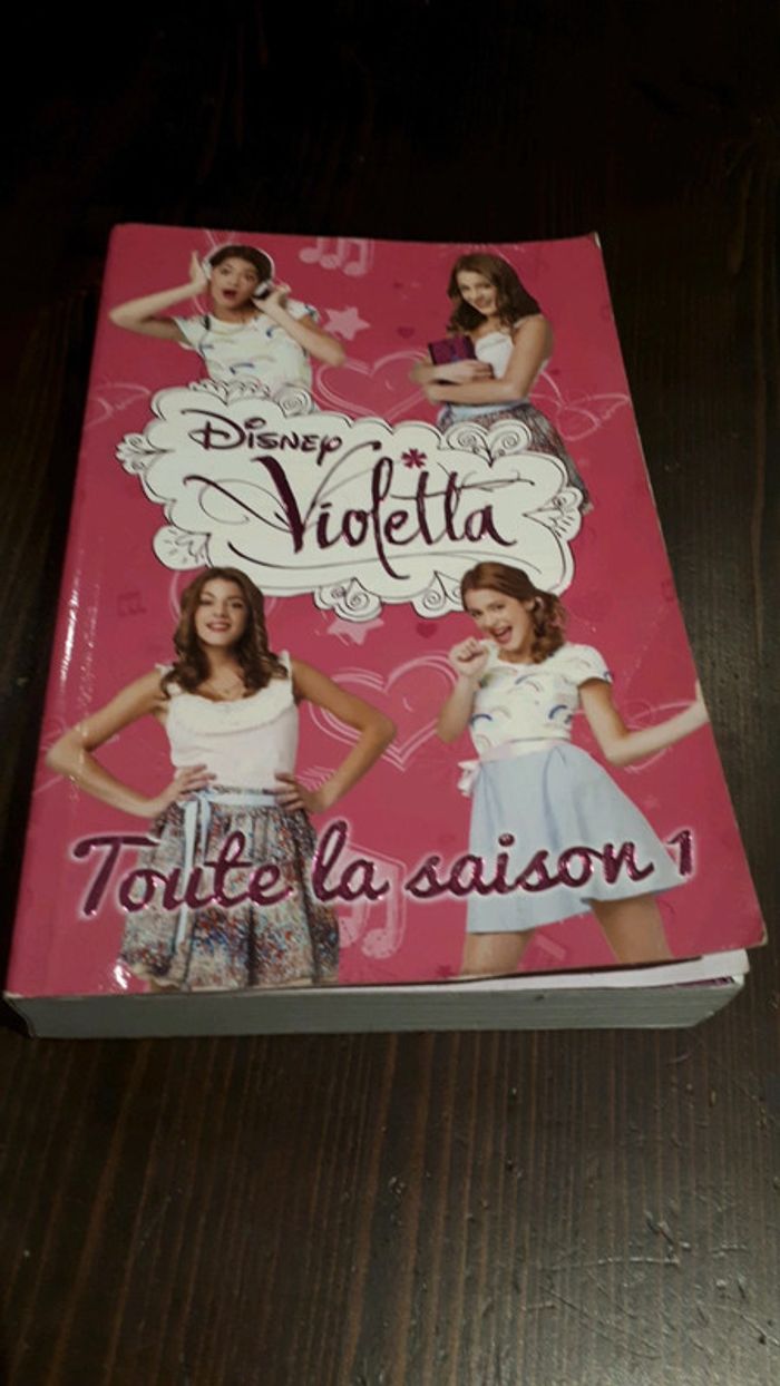 Livre violetta toute la saison 1