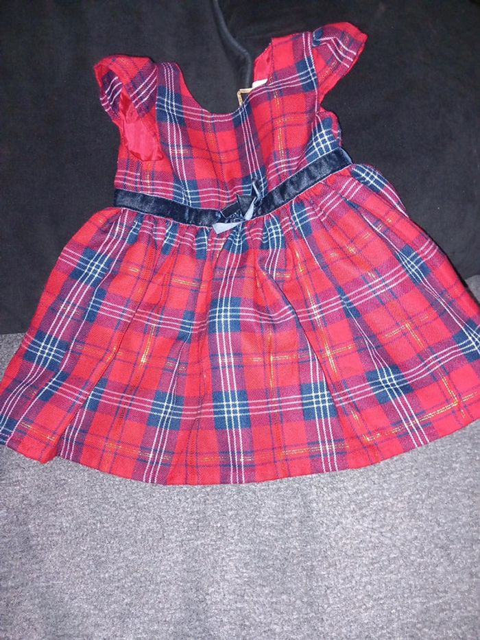 Robe primark premium taille 3/6mois 68cm - photo numéro 1
