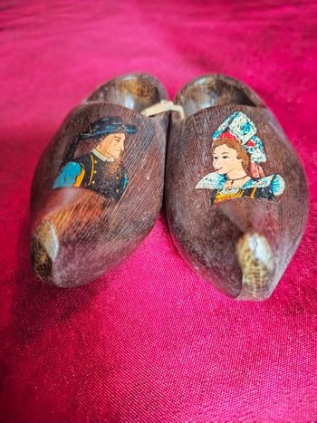 Petits sabots marrons foncés longueur 12 cm ( n°2)