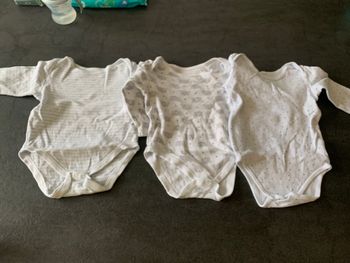 Lot de 3 bodies 18 mois