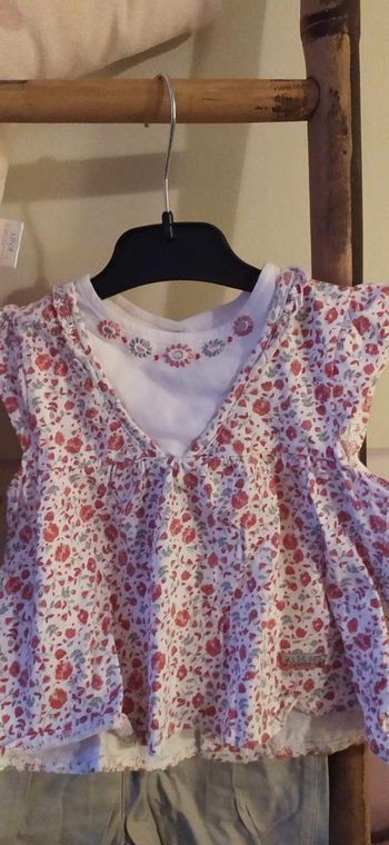 Lot de 2 ensembles ( hauts + shirts) fille 12 mois