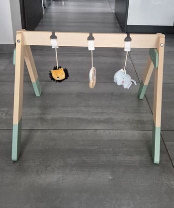 Portique d'éveil en bois Tanzanie