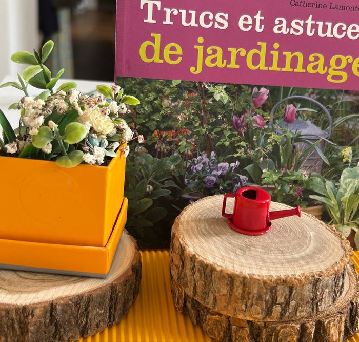 Arrosoir métal rouge pour maison de poupée - photo numéro 6