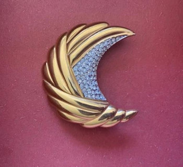 Broche vintage lune en métal doré et strass argenté - photo numéro 4