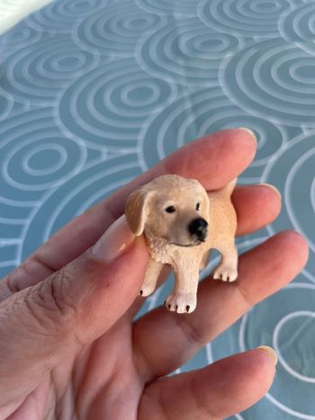 Figurine chiot labrador