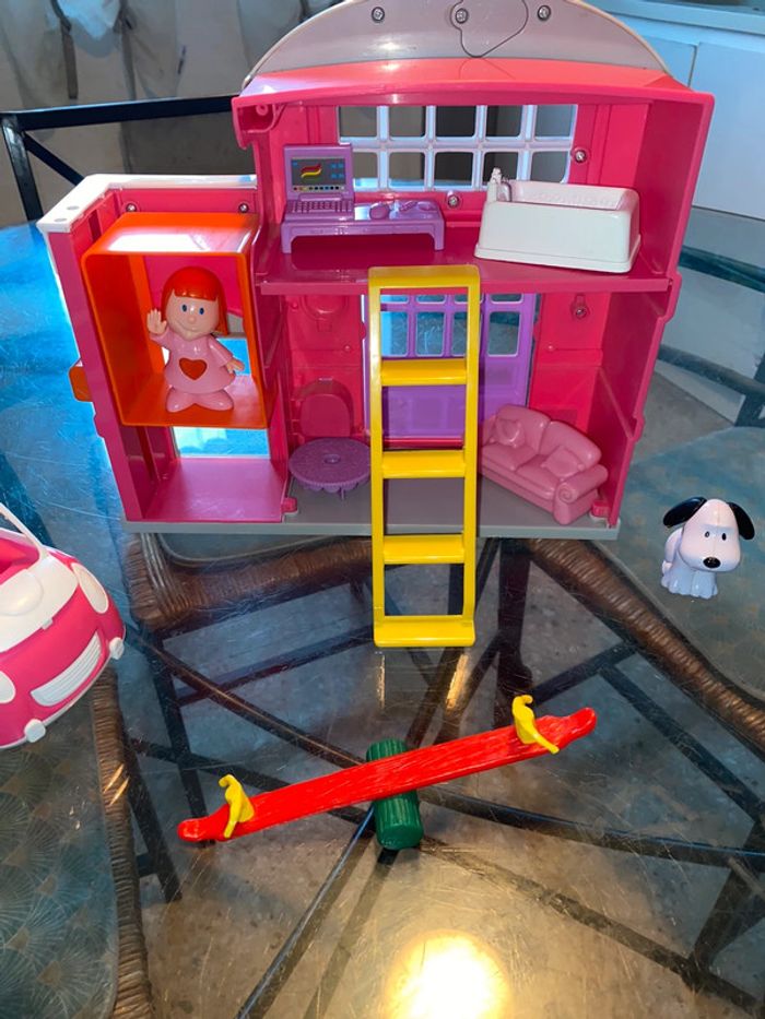 Petite maison musicale en plastique et accessoires. - photo numéro 6