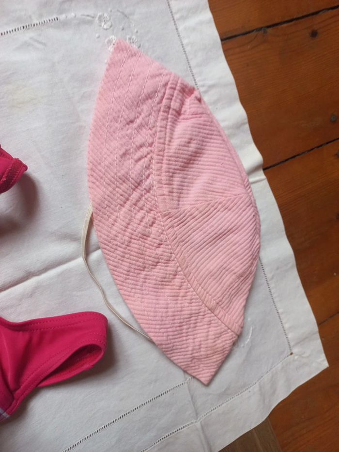 Lot été chapeau et maillot 6 à 12 mois - photo numéro 4