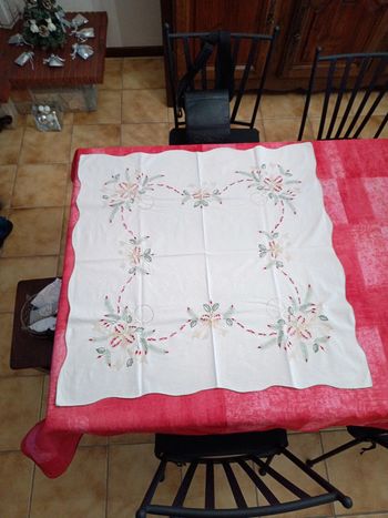 Napperon de Noël dimension 80 x 80 cm