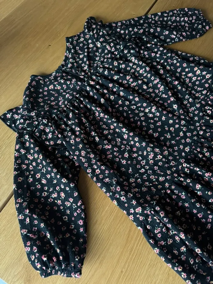 Robe ML fluide noire avec petites fleurs roses 🌸 - Taille 4 Ans - photo numéro 9