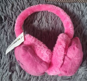 Cache oreilles rose fausse fourrure étoile