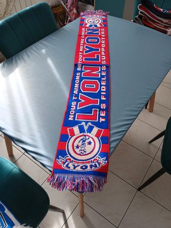 Écharpe foot OL Olympique lyonnais Lyon France