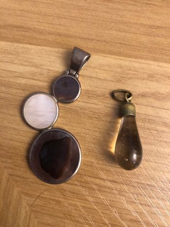 Lot deux pendentifs