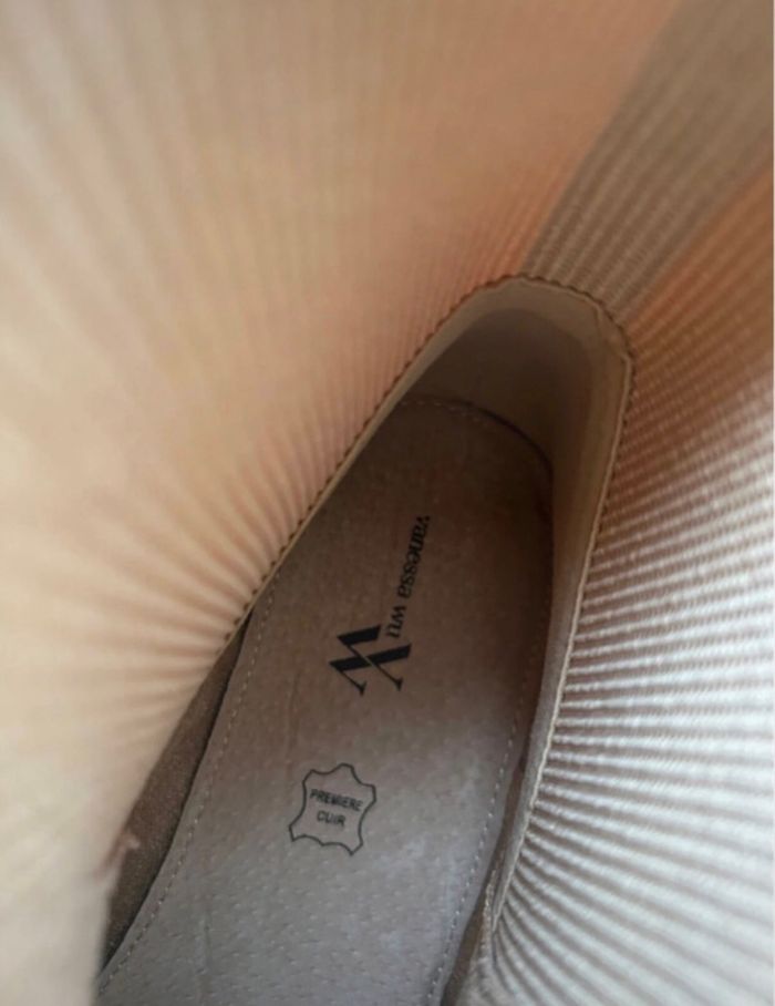 Bottines tendances à clous et élastique VW. - photo numéro 3