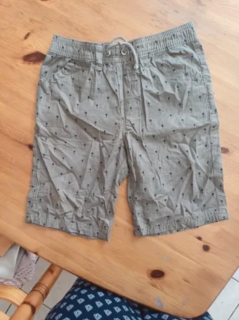 Short kaki