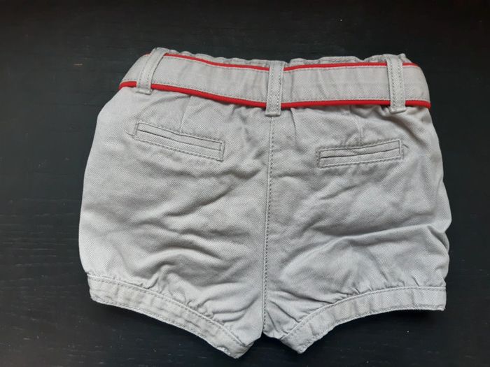 Short gris rouge obaibi 18 mois - photo numéro 2