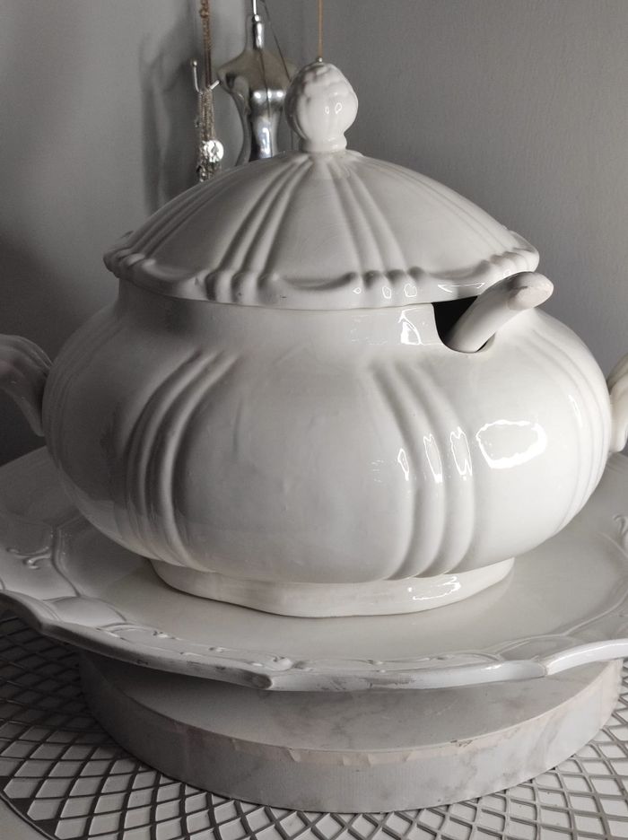 Soupière blanche en porcelaine - photo numéro 2