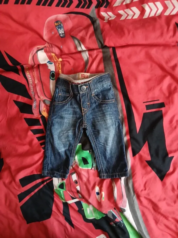 Jean Levi's taille 3 mois