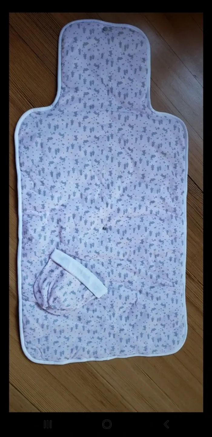 Joli ensemble matelas à langer nomade et bonnet - photo numéro 7