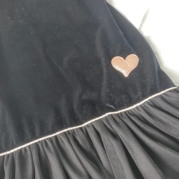 Très belle robe velours noir et tulle en très bon état taille 8 ans - photo numéro 3