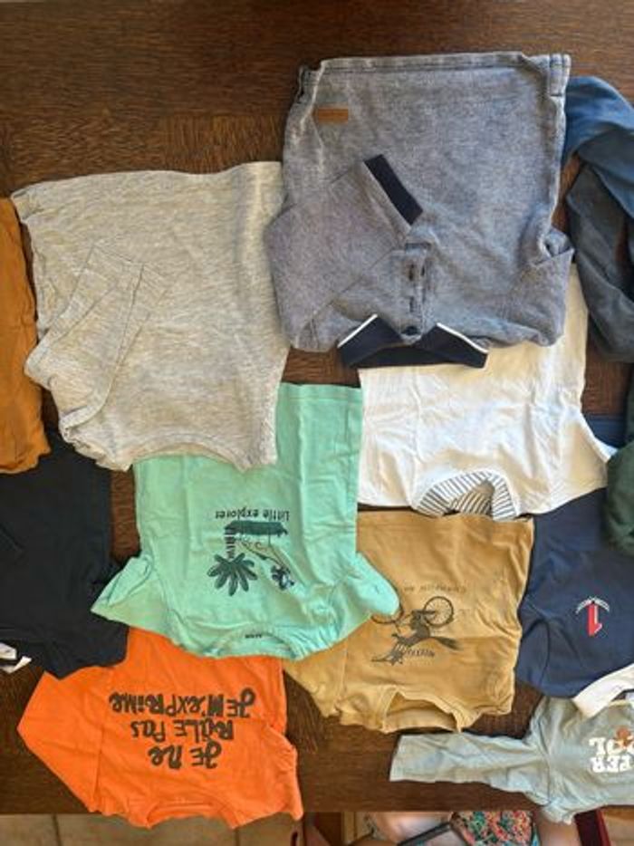 Gros lot de t-shirt en 12 mois - photo numéro 4
