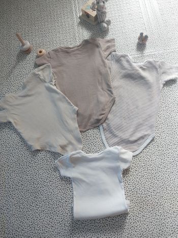 Lot de 4 bodies bébé – Taille 12 mois (74 cm)
