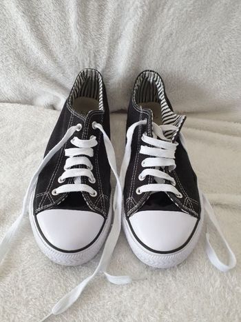 Paire de baskets noire 39