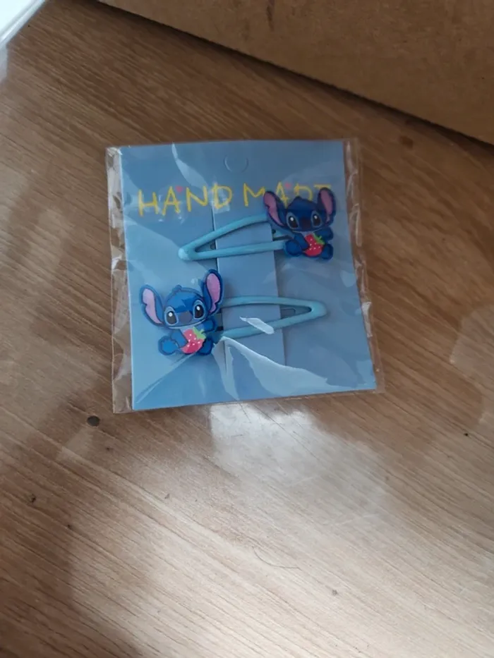 Lot de 2 barrettes Stitch neuves