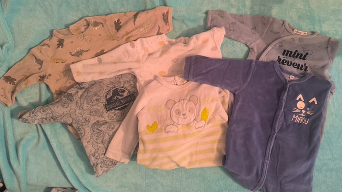 Lot vêtements taille 9 mois - photo numéro 2