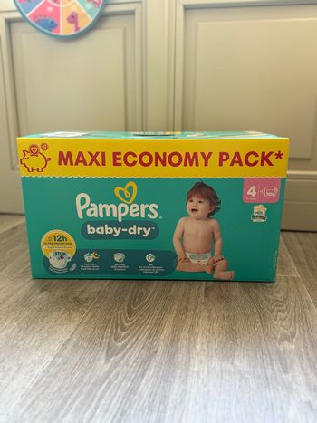 Couches Pampers baby dry taille 4