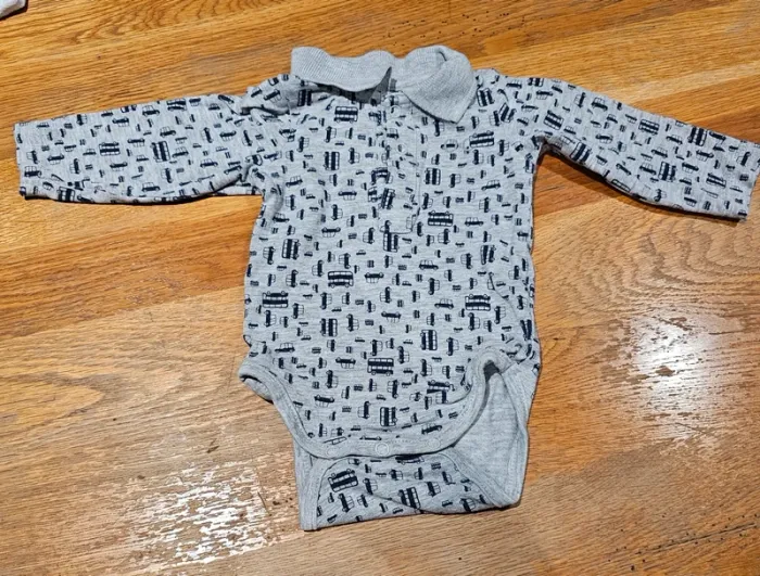 Vêtements 1 mois, pyjama, bodie,veste - photo numéro 5