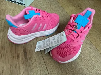 Chaussures basket Adidas rose en 28 NEUVES