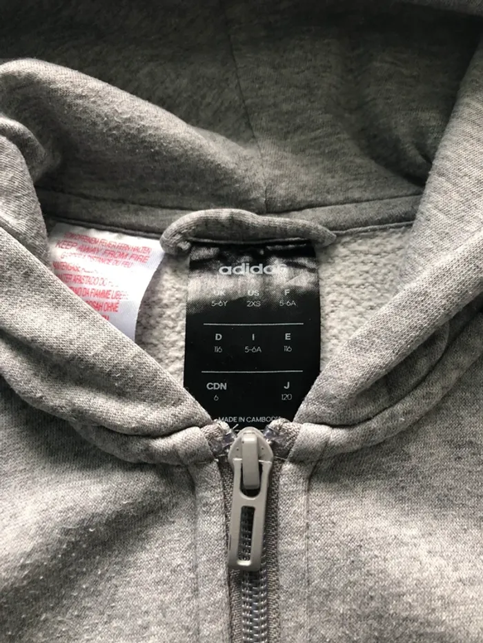 Lot t-shirt et veste adidas 5-6 ans - photo numéro 3