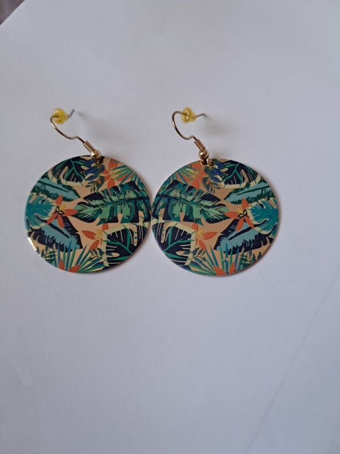 Boucles d'oreilles motif feuilles