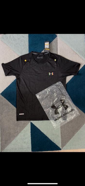 T-Shirt Under Armour Fluorescent avec Motif Taille L