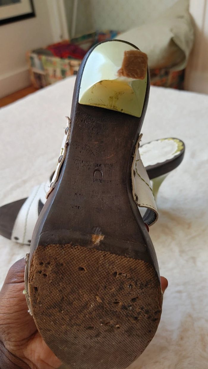 Magnifique mule escarpins vintage ouverts en cuir et bois talon fine transparente - photo numéro 17