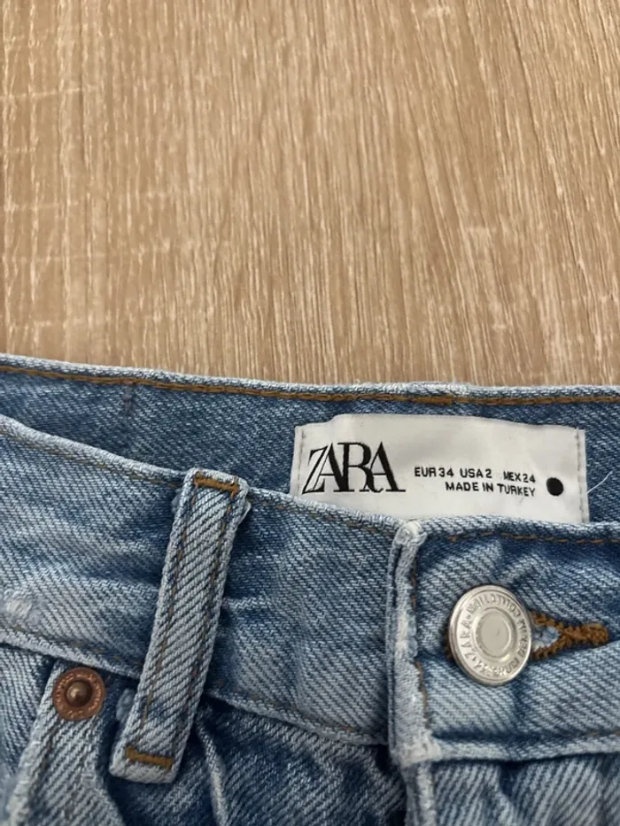 Jean coupe droite Zara t34 effet troué - photo numéro 3