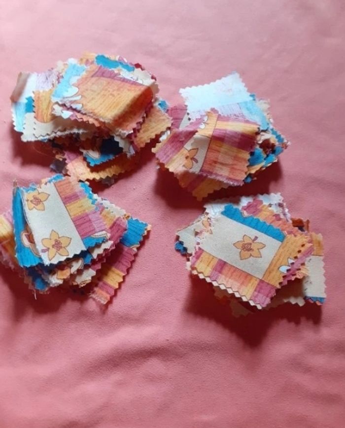 Lot de petits morceaux de tissu